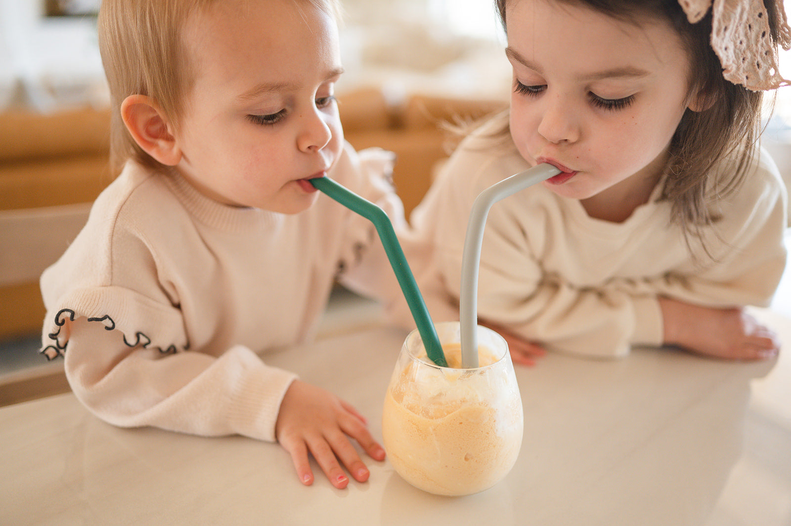 kids drinking from silicone straws